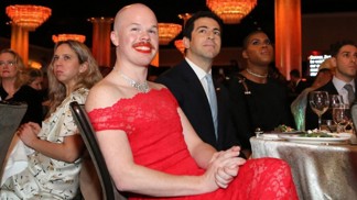 Muž na vysokých podpatcích: Samuel Brinton se hlásí k fluidnímu genderu a radí americkému prezidentovi