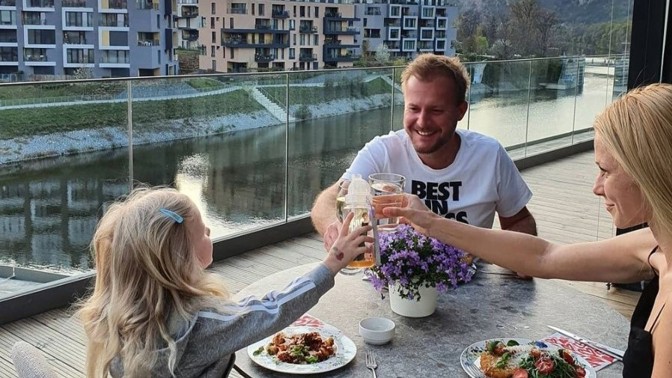 Šéfkuchař Marek Raditsch si pochvaluje luxusní bydlení: Takhle velká terasa mi na Vinohradech chyběla