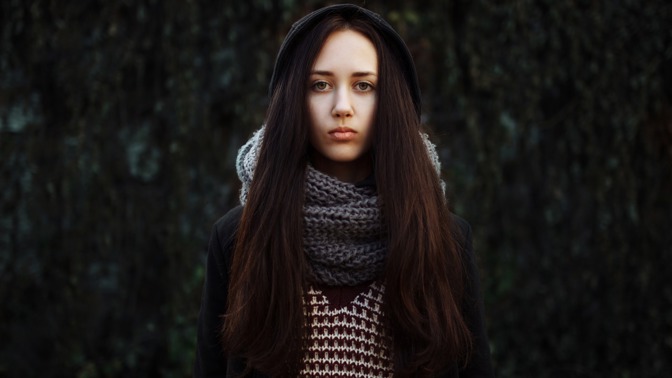 Anna (24): Po nocích slýchám kroky a cizí dech. I když bych měla, nedokážu to ukončit