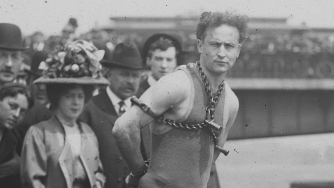 Harry Houdini: Tajemná smrt slavného iluzionisty má čtyři verze, která je ta pravá?