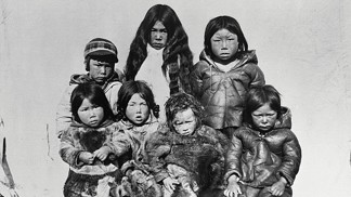 Tragický sociální experiment: Inuitské děti se měly v Dánsku stát lepšími lidmi, místo toho si odnesly trvalé následky