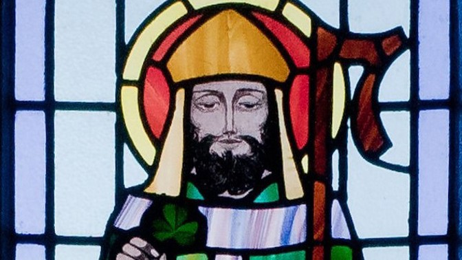 Den svatého Patrika: Ve skutečnosti nebyl Ir, dnes se díky němu zelená Japonsko i vesmír