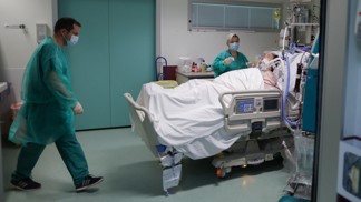 Covidová pacientka absolvovala dojemné setkání se svým andělem strážným. Nevím, jak vám poděkovat, plakala