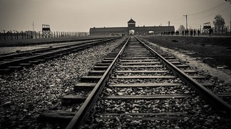 Dítě z Osvětimi: Angela Orosz přežila jen díky tomu, že neplakala. Matka ji ukrývala v odpadcích