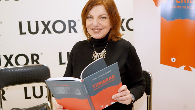 Spisovatelka Alena Mornštajnová o knížce pro Terezu Maxovou: Váhala, zda do toho jít. Výsledek ji ale těší