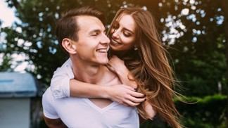 Velký horoskop lásky na duben 2022: Vodnáři posílí vztah, na Blížence čeká ten pravý, Raka zláká nevěra