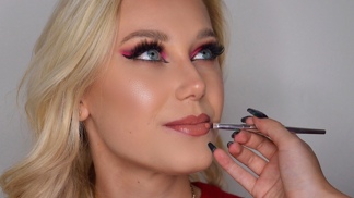 Exkluzivní make-up tutoriál: Vyzkoušeli jsme extravagantní líčení pro speciální příležitost. Jak na něj?