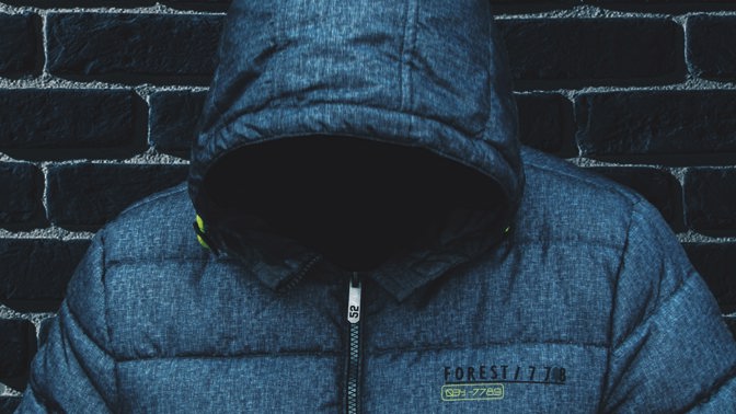 Počátkem roku 1987 začal australský Melbourne terorizovat "pan Krutý", jak jej nazvaly noviny Herald Sun. Celých pět let znásilňoval, unášel a přepadával malé děti. Pak najednou ustal. Měl strach, že ho chytí?