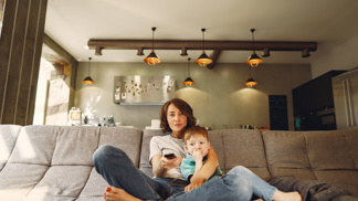 Speciální horoskop pro Blížence, Panny a Vodnáře: Jak to mají v době koronaviru s televizí