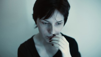 Alice (40): Když jsem byla malá, navštěvoval mě neznámý muž v kápi. Dnes chodí za mým synem