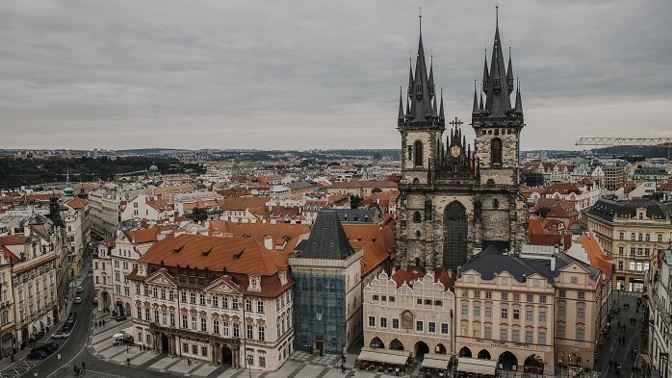 Correnty jako peníze. První pražská městská část spustí projekt podpory lokální ekonomiky