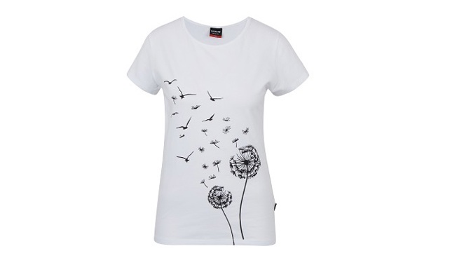 Znáte nejnovější jarní trendy?  Módě kralují přírodní vzory, nevšední barevné kombinace i originální tenisky!