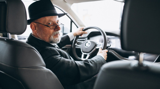 Jaroslav (62): V noci jsem vezl neznámou ženu na hřbitov, zbyl po ní jen podivný prsten