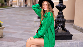 Zelená je top! Odstín Bottega Green válcuje barvu roku 2022 Very Peri. Jak ho vnést do šatníku?