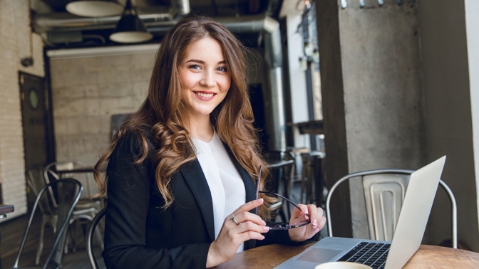 Dáša (26): Už jsem se nabažila nového přítele, teď zase chci trochu volnosti. Hrozně mu to vadí