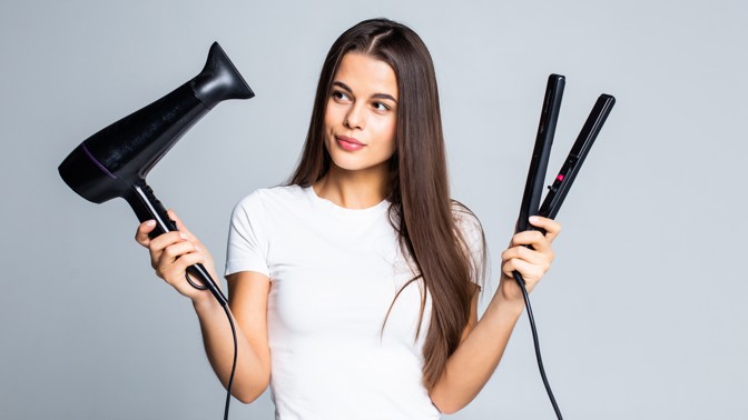 Domácí úprava vlasů jako od profesionála? Vsaďte na fén s ionizátorem, trojkulmu či elektrické natáčky
