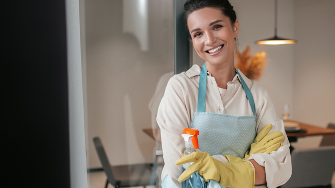 Jarní úklid: Nebuďte otrokem domácnosti a vsaďte na běžné suroviny. Jak vám pomohou ocet či jedlá soda?