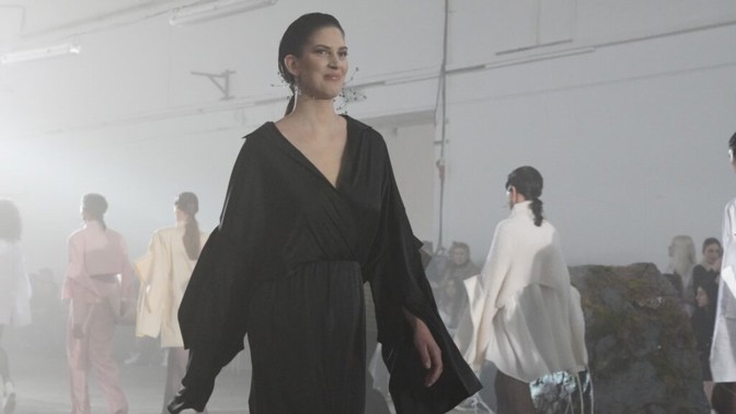 Návrhář Michael Kováčik odstartoval pražský Fashion Week: Hvězdou přehlídky byla Aneta Vignerová