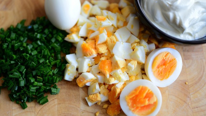 Nejoblíbenější velikonoční recepty z vajec: Jak připravit vajíčkový salát, pomazánku a tlačenku