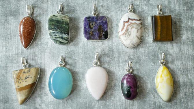 Drahé kameny podle znamení – Rak: Achát pomůže přitáhnout finance, smaragd ovlivní lásku