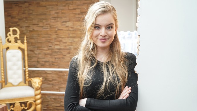 Michaela Pecháčková ze seriálu ZOO o vlasech: Moje známá na ně používá mrkev, já mám jiné favority