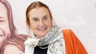 Eva Holubová vyrazila na Prague Fashion Week 2022: Který model v ní vyvolal vzpomínky na dětství?