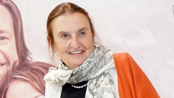 Eva Holubová vyrazila na Prague Fashion Week 2022: Který model v ní vyvolal vzpomínky na dětství?