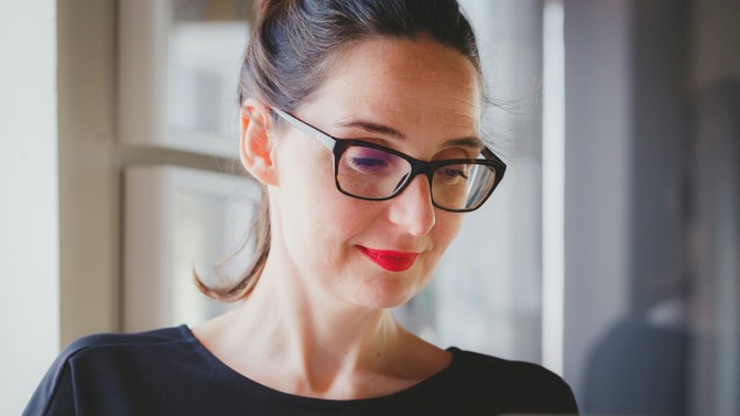 Lenka (42): Partner si posílá nahé fotky s kolegyní. Prý spolu nespali, ale klidná zrovna nejsem