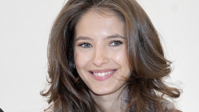 Sara Sandeva se v létě promění v Helenu Vondráčkovou: Proč se těší na paruku a v čem ji zradil kokosový olej?