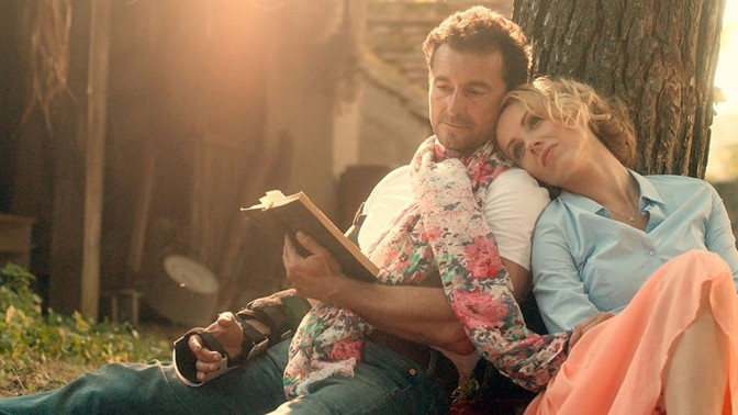 Bezva ženská na krku: Petra Hřebíčková je nádherná a Ondřej Vetchý je náš král, říkají diváci