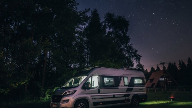 Nudí vás klasické dovolené? Vyzkoušejte dobrodružství v pojízdném hotelu na čtyřech kolech