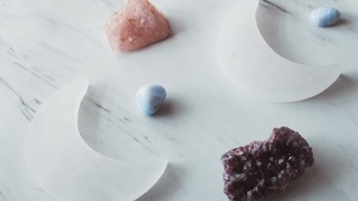 Drahé kameny pro znamení Kozoroha: Chalcedon ho zklidňuje, ametrín vede správným směrem