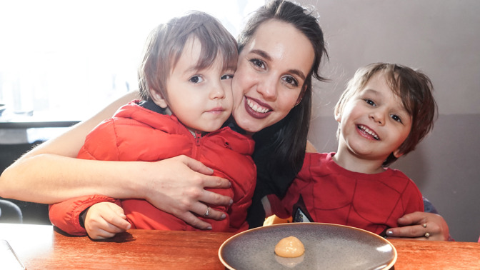 Michaela Tomešová o boji s atopickým ekzémem: Prozradila, co jí pomohlo, a jak se stará o pokožku synů