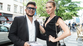 Móda na křtu knihy Osmanyho Laffity: Bára Mottlová zvolila riskantní outfit, další vzdali hold jaru