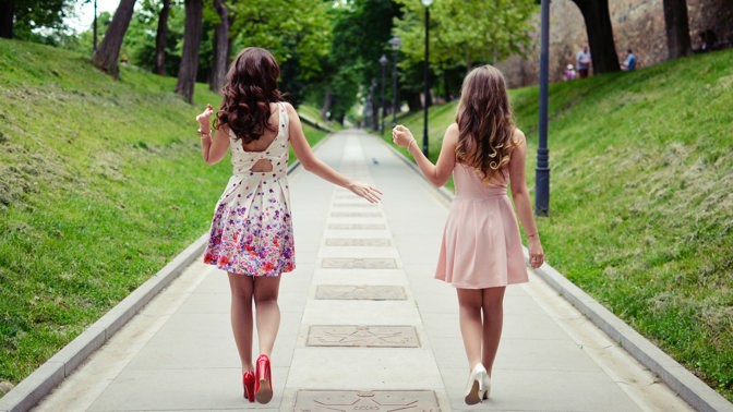 Milovnice sukní a šatů zpozorní. Jejich sezóna je právě tady. Víte, které jsou letos in?