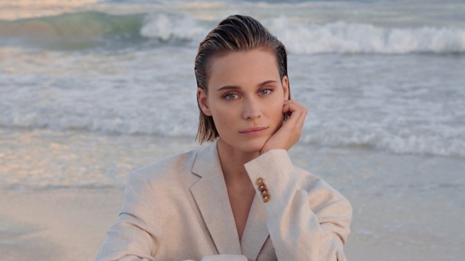 Péče o vlasy v létě: Nezapomeňte na UV ochranu a intenzivní výživu, radí přední čeští kadeřníci