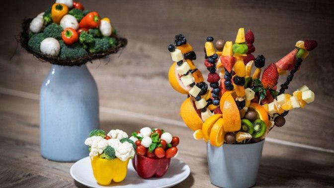 Originální dárek pro maminku: Vyrobte si s dětmi ovocný a zeleninový pugét