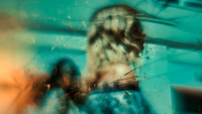 Záhada zlodějky identit: Pod jménem mrtvé dvouleté holčičky vystudovala, vdala se a stala matkou