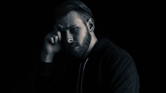 Otmar (28): Vzal jsem si domů urnu s babičkou. Nikdy jsme neměli dobrý vztah, pokračovalo to i po její smrti