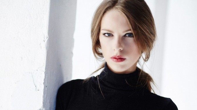 Táňa (32): Manželovo povýšení změnilo náš vztah. Tahá mě mezi lidi, které nesnáším