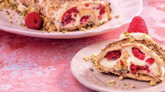 Pusinková roláda s krémem Diplomat: Dezert s malinami, který vás nadchne