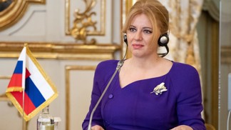 Zuzana Čaputová (48) v Praze: Její styl oblékání je srovnáván s královnou Alžbětou II.