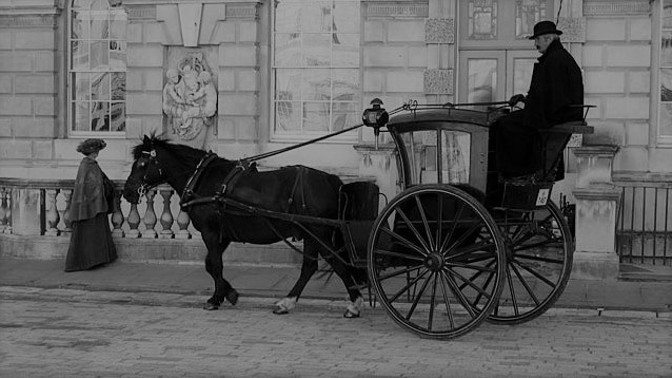 Postrach londýnských drožkářů: Caroline Prodgers byla bohatá a šílená, svého kuchaře žalovala za zpěv při vaření