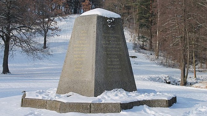 80 let od vyhlazení Ležáků: Masakr přežily jen dvě sestry, ta starší byla trnem v oku komunistů