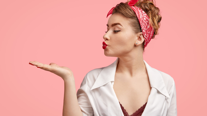 Užijte si Světový den polibku s dlouhotrvajícími rtěnkami: Jaké odstíny jsou právě in?