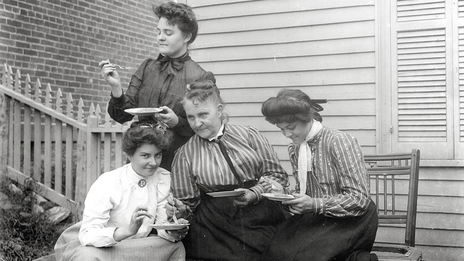 Nejhorší diety historie: Tasemnice v pilulkách i pití octa s lordem Byronem