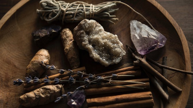 Kouzla lásky: Britská čarodějka radí, jak na štěstí a vztahy