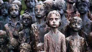 Tragické osudy dětí z Lidic: Přežily masakr, ale dalším útrapám neunikly