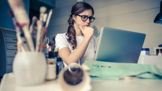 Bětka (30): Myslela jsem, že mezi nové kolegyně zapadnu, ale teď se v práci jenom trápím