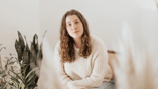 Hanka (19): Máma si v pokročilém věku přála další dítě. Nakonec jsem to odskákala já